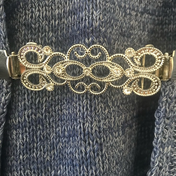 Sweater Clasp - Picture 2 of 4